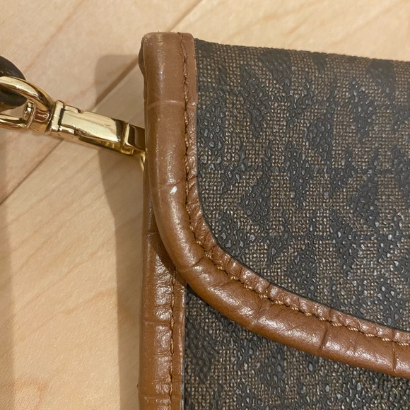 MICHAEL KORS Signature Eva Tote Shoulder Bag w/ Embossed Croc Leather Trim - Picture 13 of 16